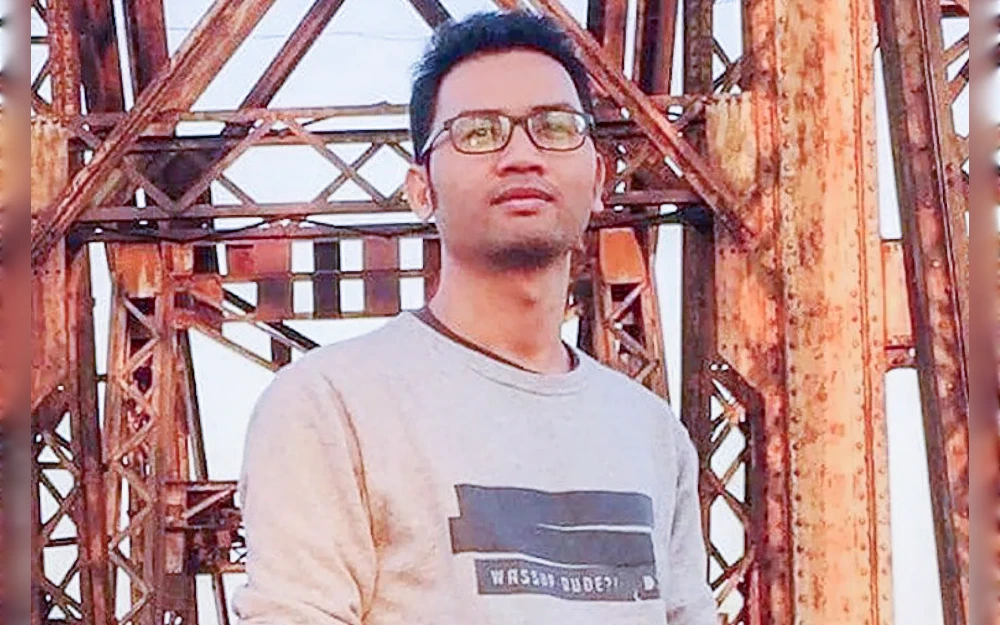 Independent journalist Le Huu Minh Tuan, who is serving 11 years for “conducting propaganda against the state,” has told his family that he is facing serious health problems in prison. A human rights group says his treatment is “a disgrace to Vietnam.”