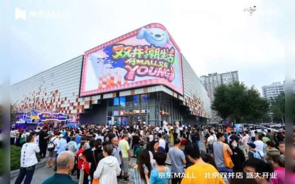 Chinese workers across industries are facing salary cuts and layoffs as mounting economic woes engulf China’s public and private sectors, sources tell Radio Free Asia.