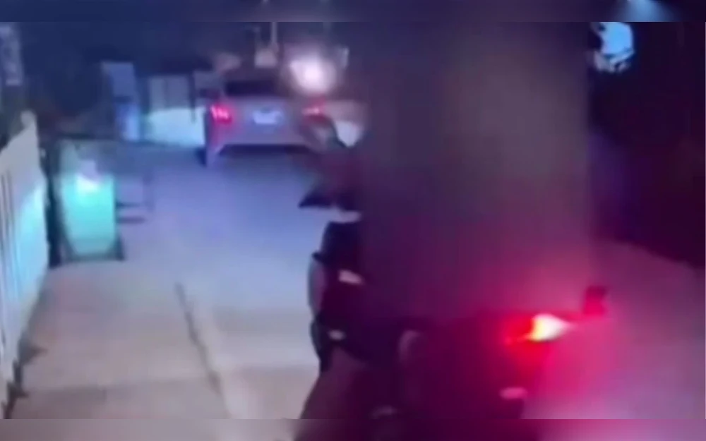 After being stalked by a man while riding her motorcycle home alone late at night in Sri Racha district, Chon Buri, a Thai woman issued a warning to the public.