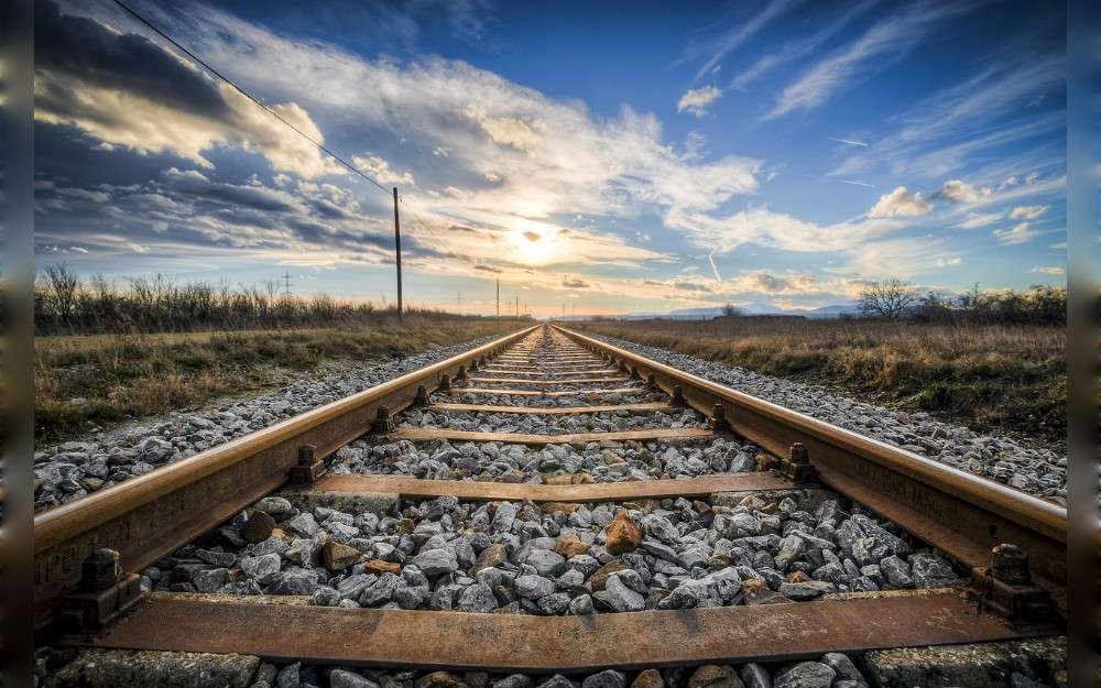 Only a power cut stopped a fifty-year-old inebriated train driver from ignoring a signal in Austria.On December 3, the train driver, who is originally from Lombardy in Northern Italy, was supposed to operate a freight train from Hall to Verona, Austria